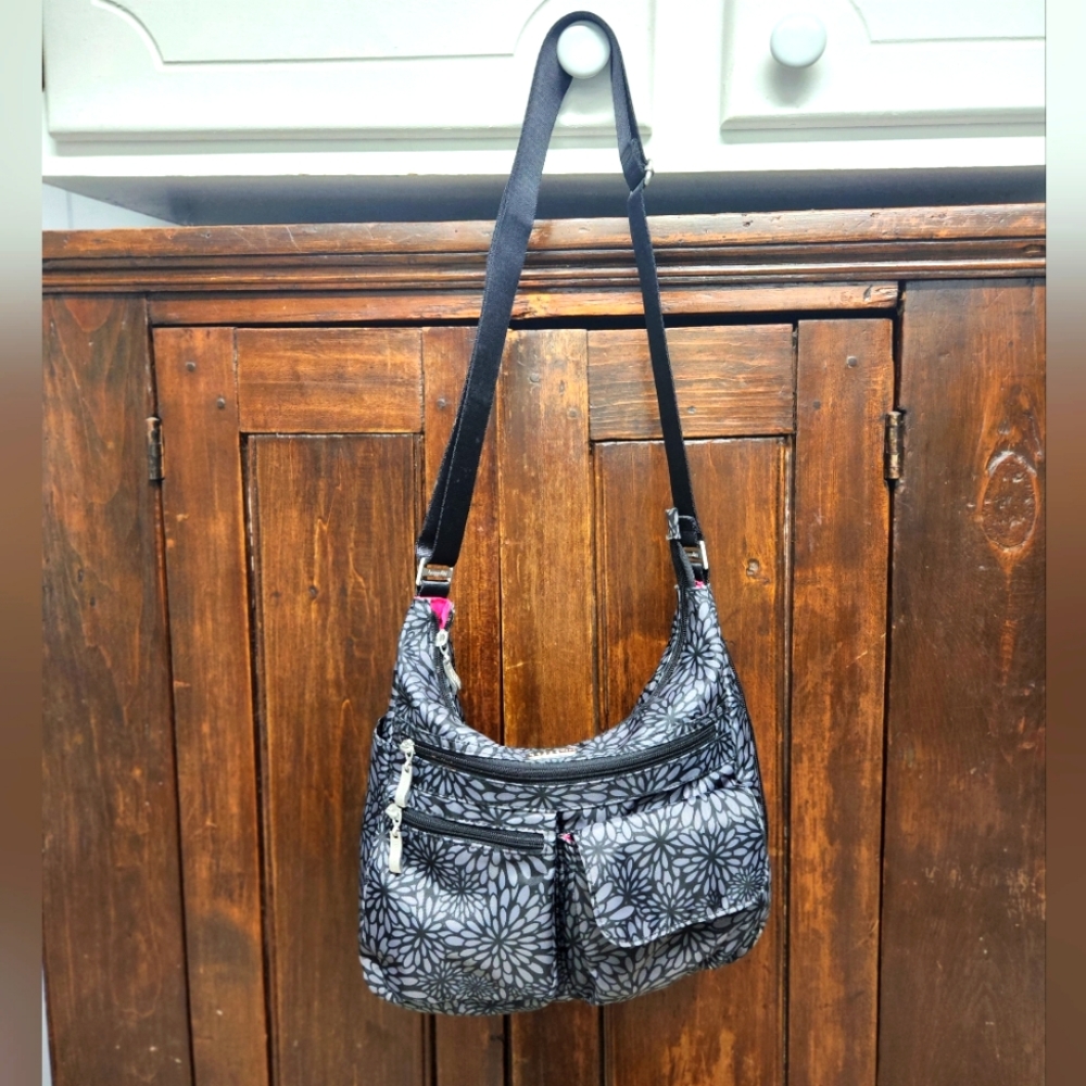 Baggallini Everywhere Bagg Grey floral with wristlet